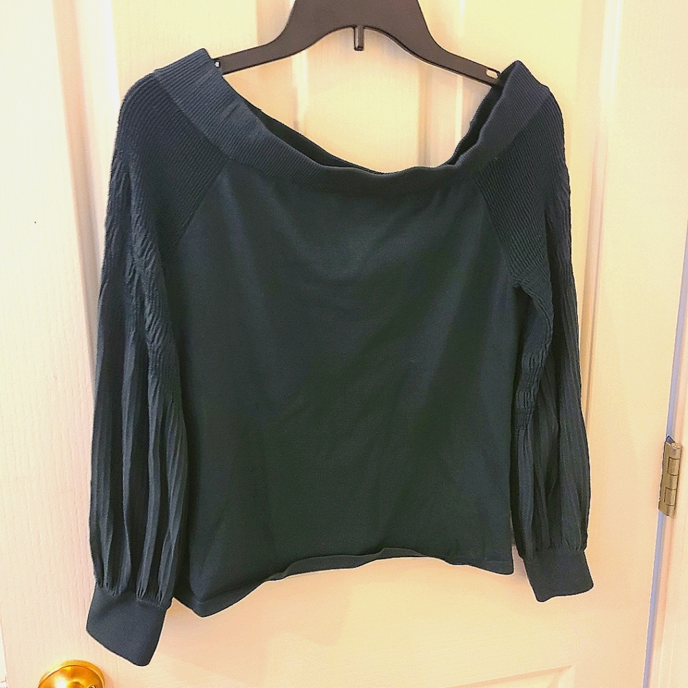Ny&Co hunter green off-shoulder top.